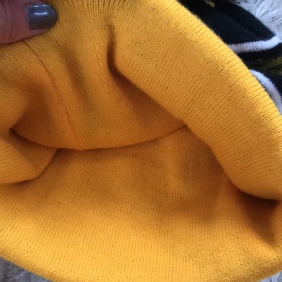 Pittsburg Knit Hat with Pom - Picture 3 of 4